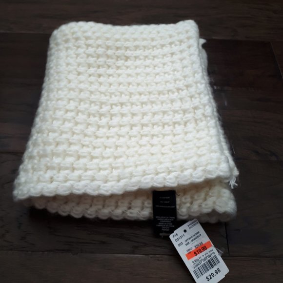 Le Chateau Ivory Knit Winter Scarf NWT - Picture 6 of 6